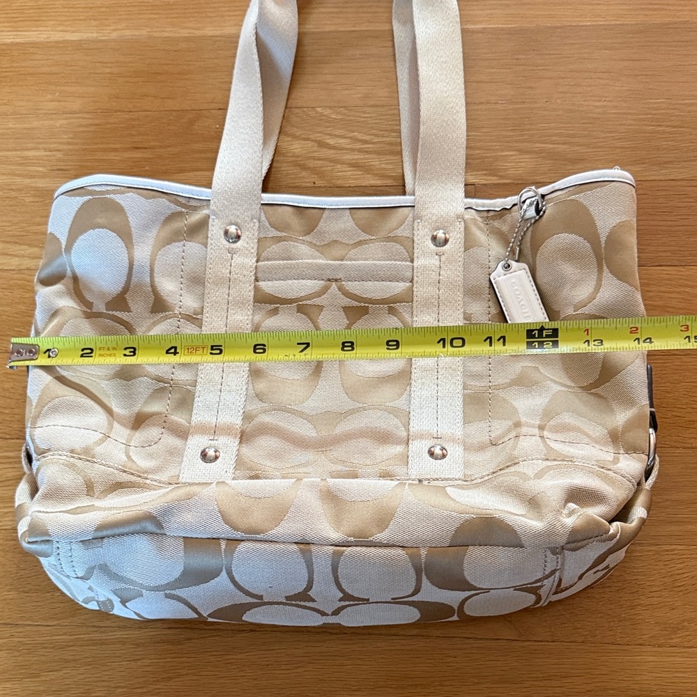 Coach Beige Tote Bag - Picture 3 of 16